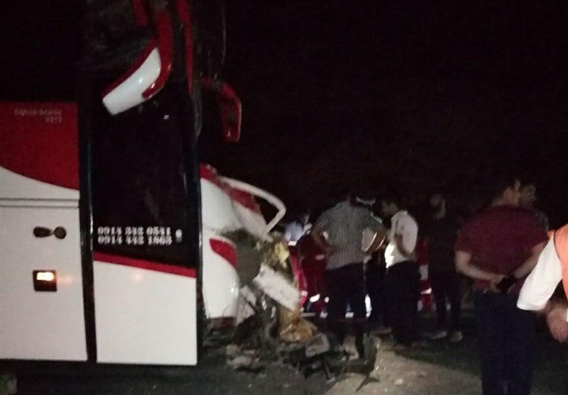 تصادف خونین اتوبوس و کامیون در نورآباد