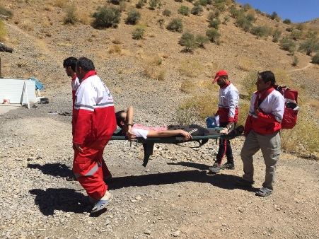 تیم امداد و نجات کوهستان دریاچه گهر جان یک گردشگر را نجات دادند