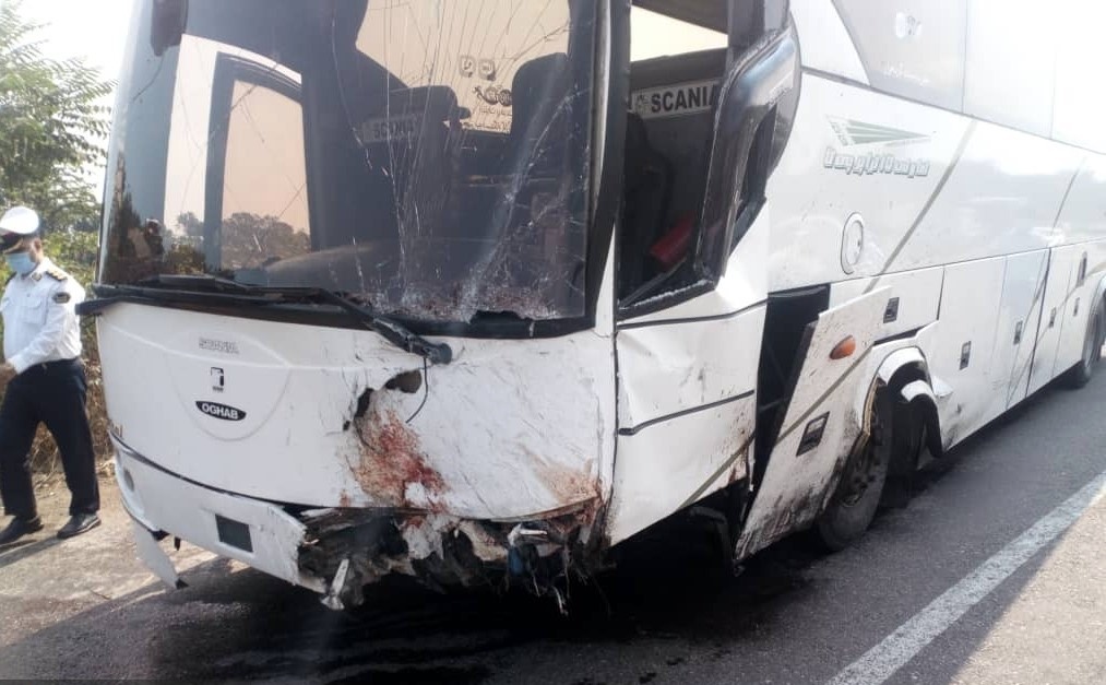 زخمی شدن ۱۴ نفر در تصادف اتوبوس گردشگران بیشه