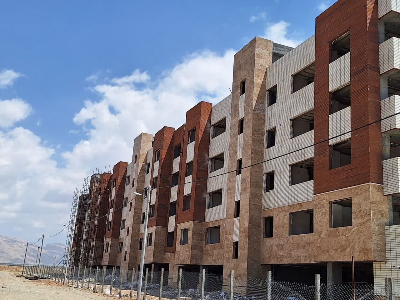 وقتی سقف خانه برای مردم دورود آرزو می‌شود